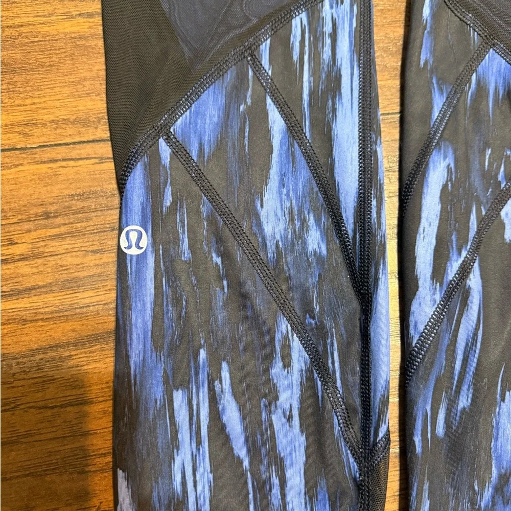 lululemon athletica Dynamic Blue and Black Patterned Leggings